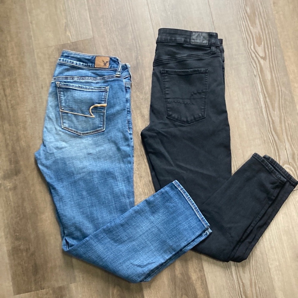 2 pairs of American Eagle jeans